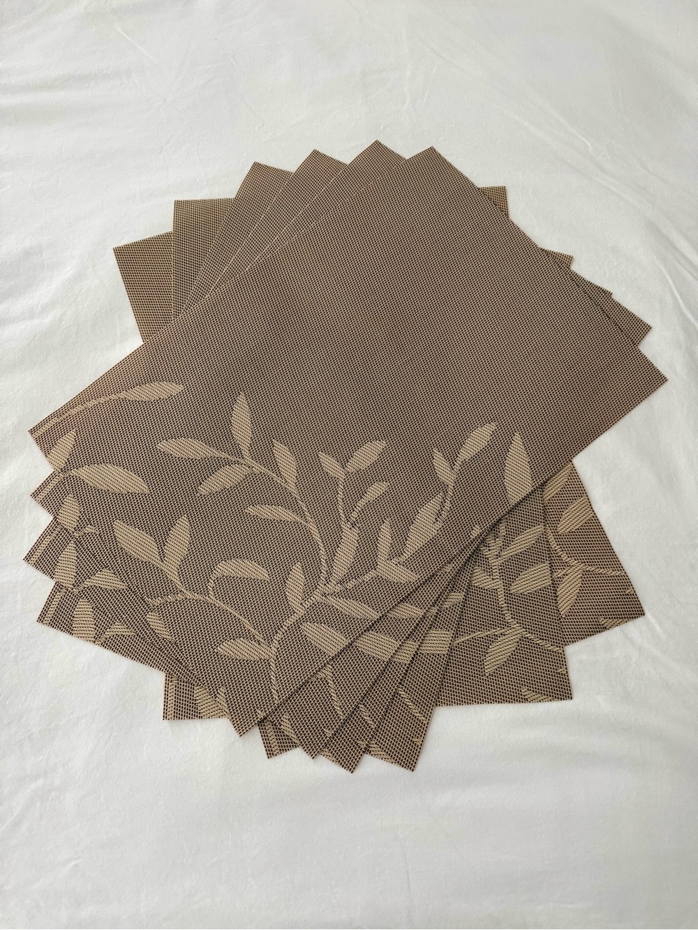 NWOT Set of 6 Reversible Brown Leaf Fall Placemats Wipeable Woven 17.5”x12”